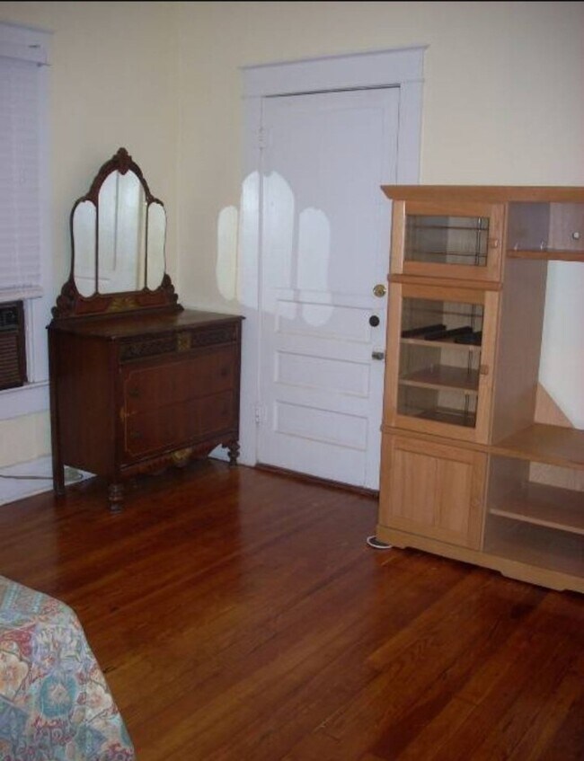 1023 E Comanche Ave in Tampa, FL - Building Photo - Building Photo