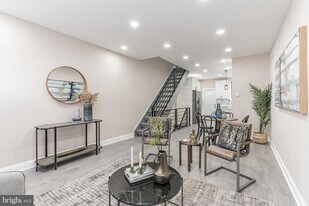 1828 Hoffman St in Philadelphia, PA - Building Photo