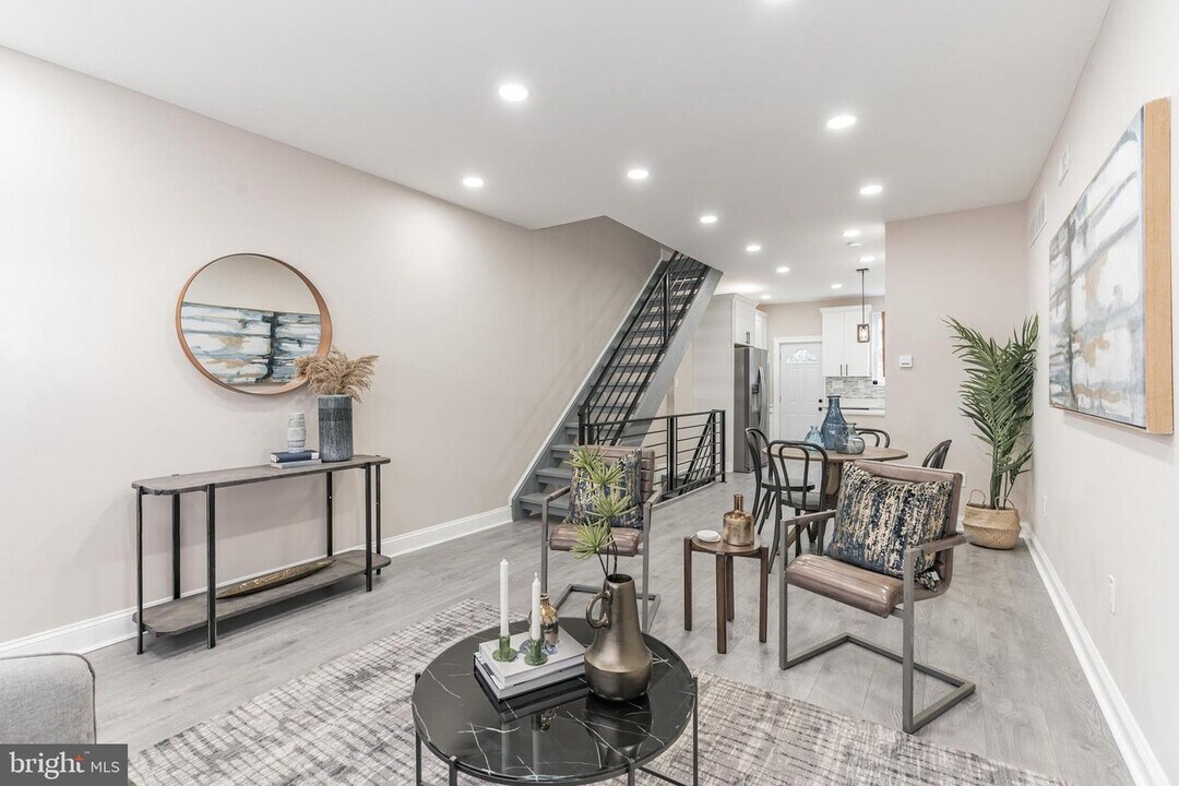 1828 Hoffman St in Philadelphia, PA - Foto de edificio