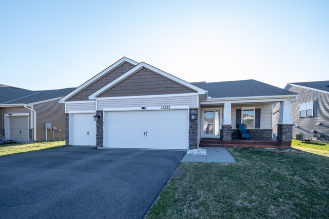 15233 Emory Ave in Apple Valley, MN - Building Photo - Building Photo