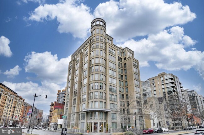 301 Massachusetts Ave NW in Washington, DC - Building Photo - Building Photo