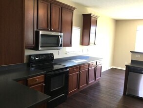 185 Cherry Tree Ln in Commercial Point, OH - Building Photo - Building Photo