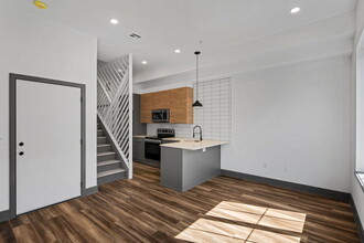 2011 N Front St, Unit 1 in Philadelphia, PA - Building Photo - Building Photo