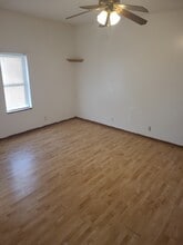 921 E 11th Ave in Hutchinson, KS - Building Photo - Building Photo