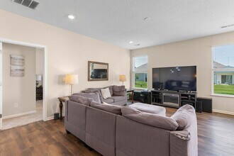 220 Woodland Sky Dr in Pataskala, OH - Building Photo - Building Photo