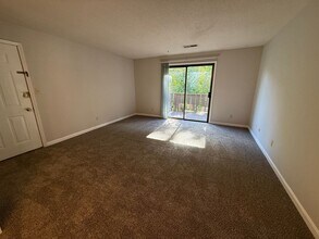 4929 Lakeside Ct in Evansville, IN - Building Photo - Building Photo
