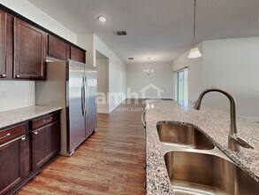 2482 Ixora Ct in Kissimmee, FL - Foto de edificio - Building Photo