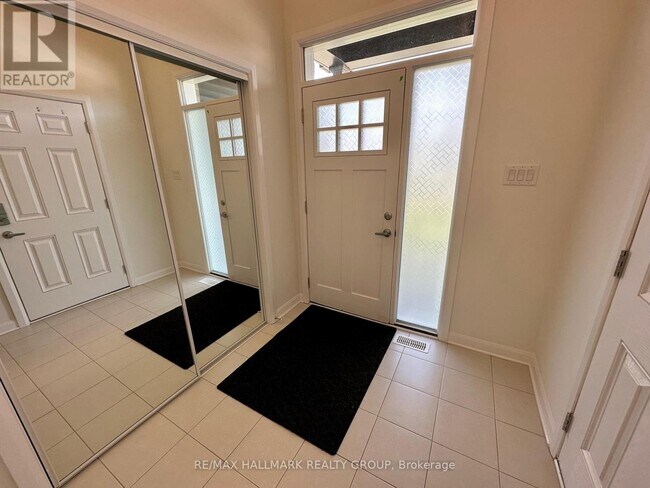 588 Lilith St in Ottawa, ON - Building Photo - Building Photo