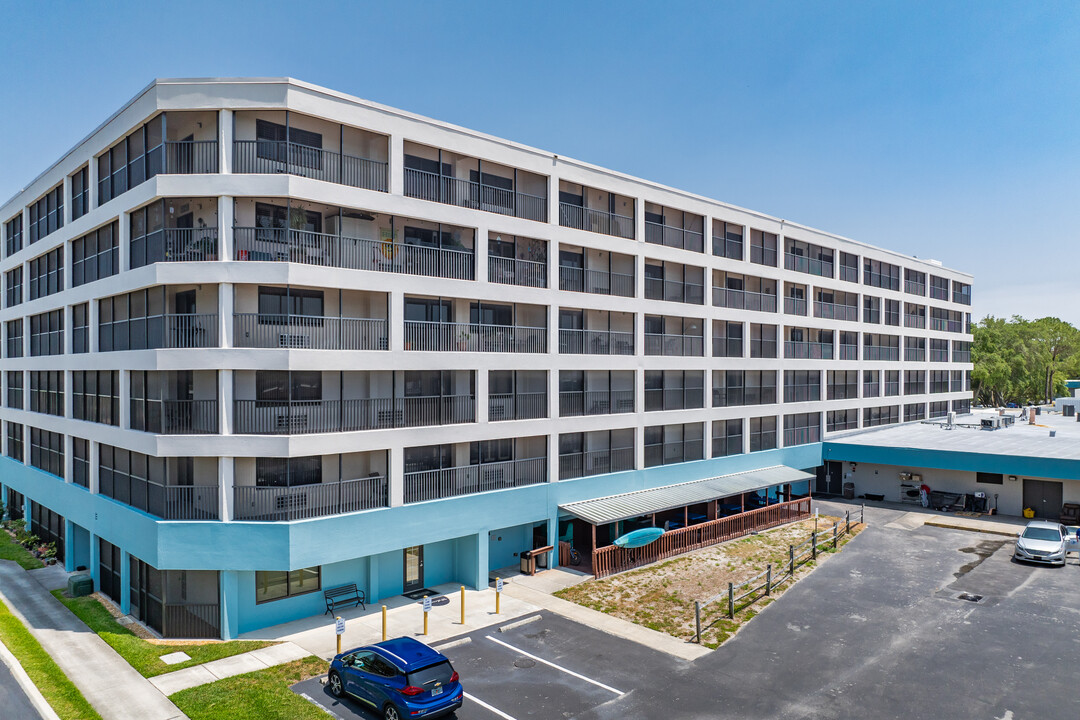 St. Mark Village in Palm Harbor, FL - Foto de edificio