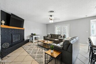 329 Sereno Dr in El Paso, TX - Foto de edificio - Building Photo