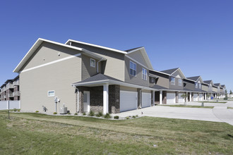 Townhomes at Stonemill in Moorhead, MN - Building Photo - Building Photo