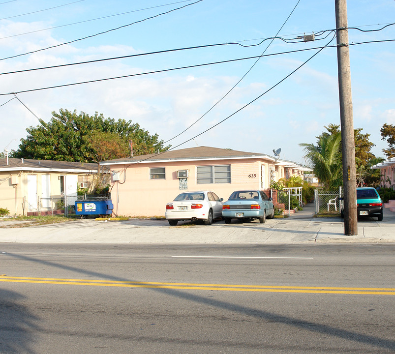 625 E 21st St in Hialeah, FL - Building Photo