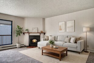 Madison Park in Regina, SK - Building Photo