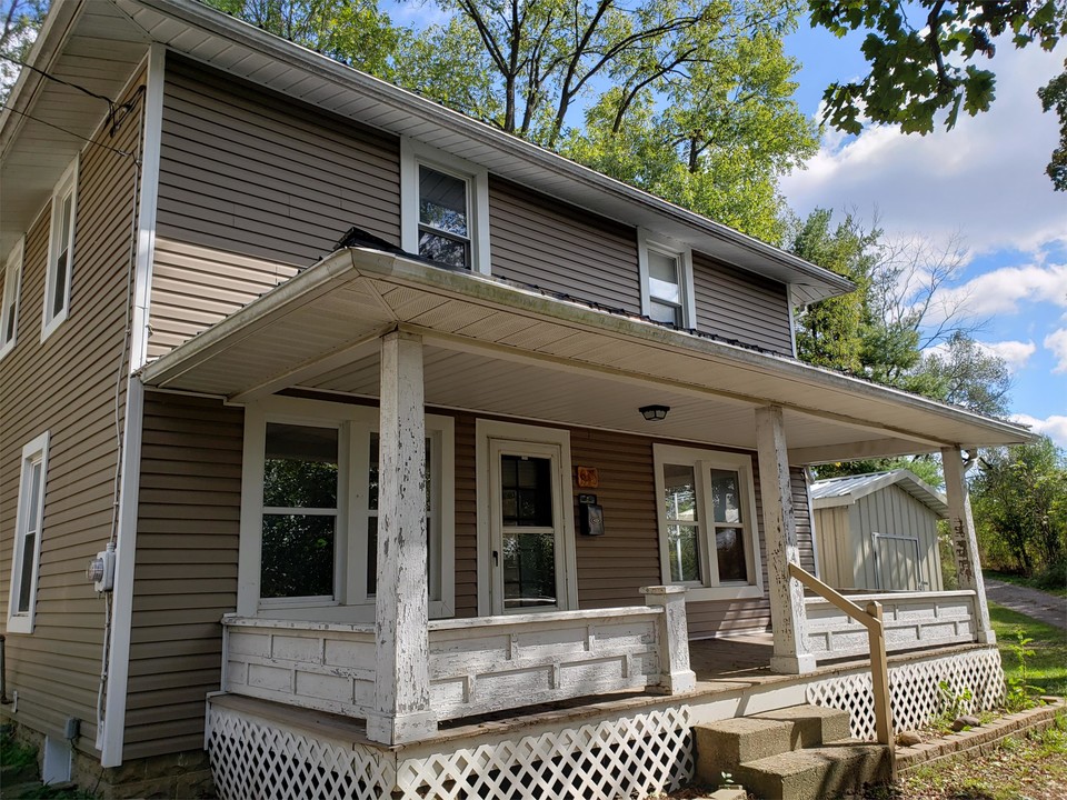 413 Elm St in Millersburg, OH - Building Photo