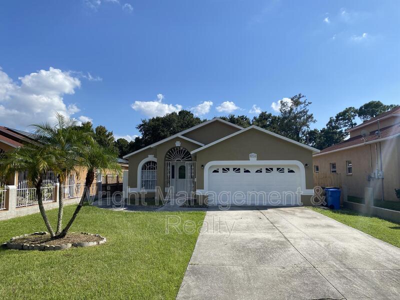 8714 Fountain Ave in Tampa, FL - Foto de edificio