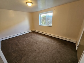 1885 Taylor Rd in East Cleveland, OH - Foto de edificio - Building Photo