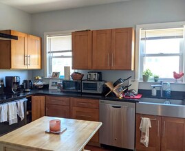 41 Belknap St, Unit 2 in Somerville, MA - Building Photo - Building Photo