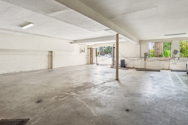 Champlin Properties in Los Angeles, CA - Foto de edificio - Building Photo