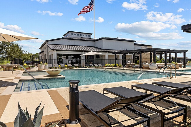 Luxe of Denton in Denton, TX - Building Photo - Building Photo