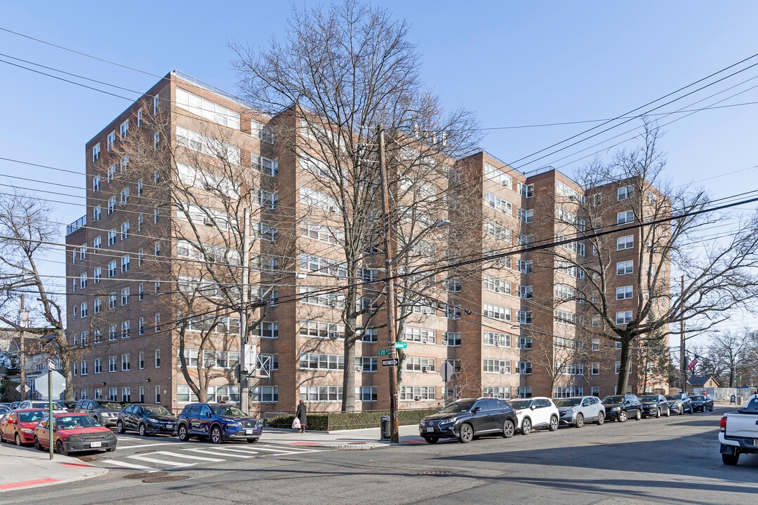 Woodlawn Veterans Mutual Housing Co-op in Bronx, NY - Building Photo