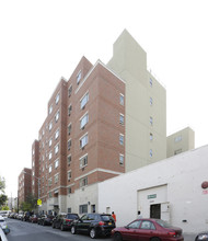 550 E 170th St in Bronx, NY - Foto de edificio - Building Photo