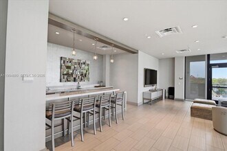 5300 Paseo Blvd in Doral, FL - Building Photo - Building Photo