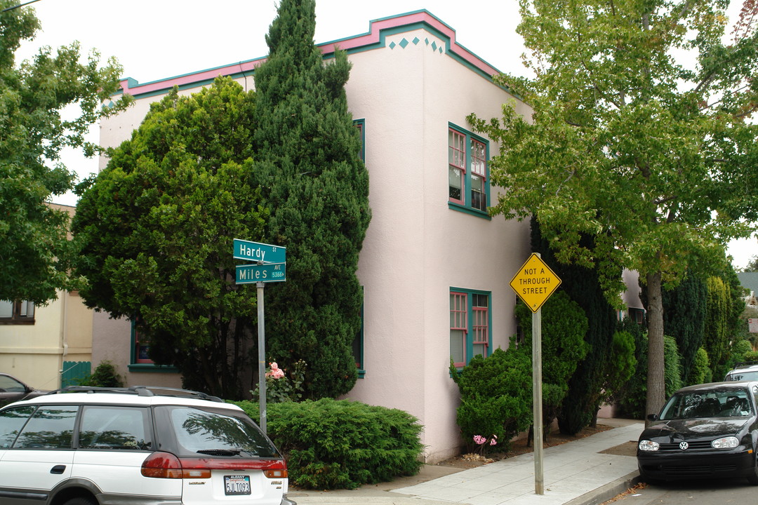 457-463 Hardy St in Oakland, CA - Building Photo