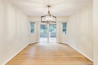 6107 Parkway Dr in Laurel, MD - Foto de edificio - Building Photo