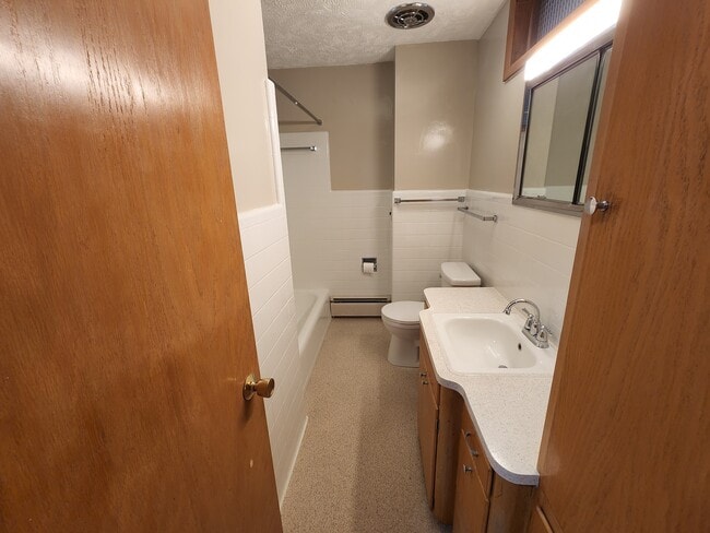 1112 Milton Ave in Janesville, WI - Building Photo - Building Photo