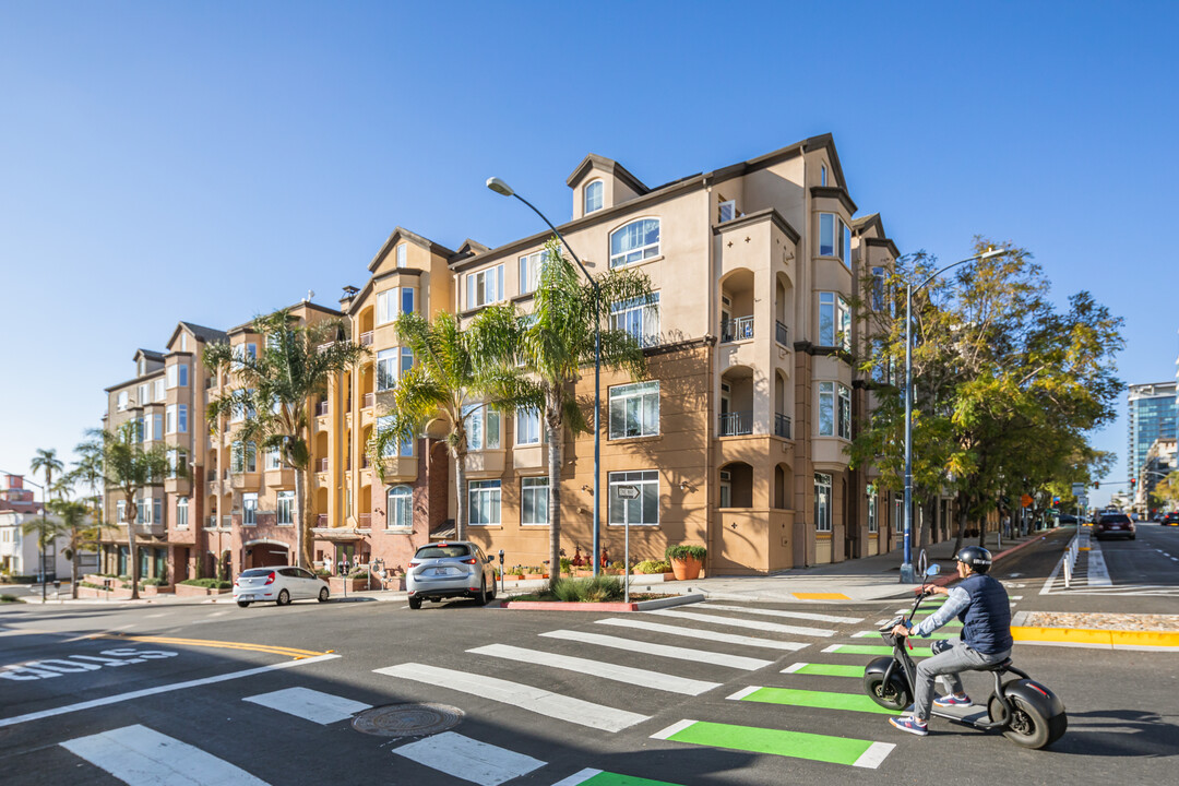 Laurel Bay in San Diego, CA - Building Photo