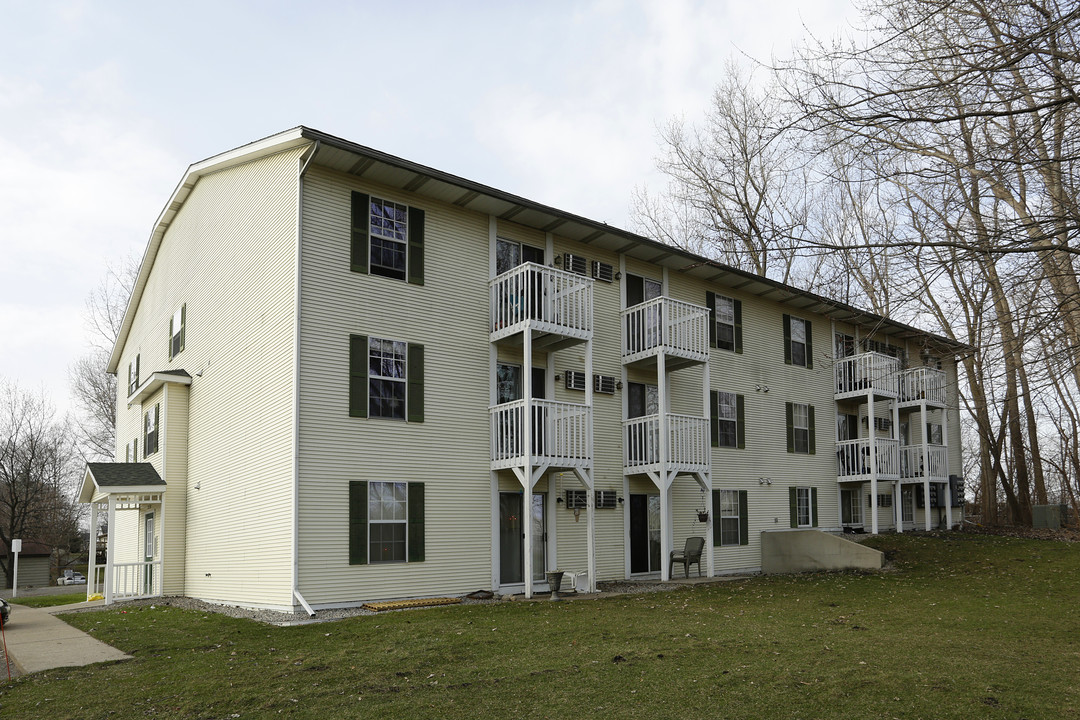 Cattail Cove Apartments in Wyoming, MI - Building Photo