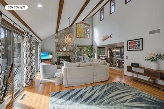 9 Country Club Dr in Shelter Island, NY - Building Photo - Building Photo