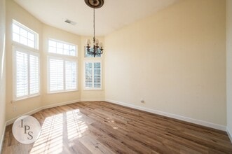 2056 W Fir Ave in Fresno, CA - Foto de edificio - Building Photo