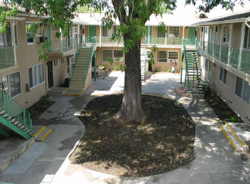 Victory  Plaza Apartments in North Hollywood, CA - Foto de edificio - Building Photo