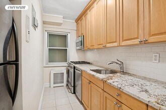 333 E 46th St in New York, NY - Building Photo - Building Photo
