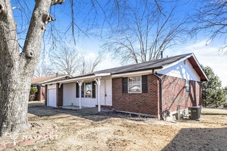 1814 Millshire Dr in St. Louis, MO - Building Photo - Building Photo