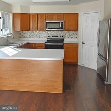 9279 Kristy Dr in Manassas Park, VA - Building Photo - Building Photo