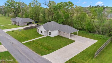 1025 Timber Trails Rd in Breaux Bridge, LA - Building Photo - Building Photo