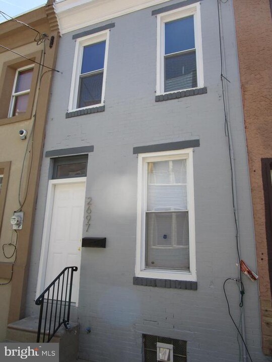 2697 Collins St in Philadelphia, PA - Building Photo