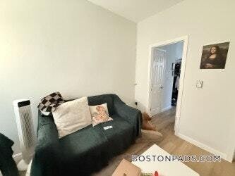 9 Noyes Pl, Unit 2