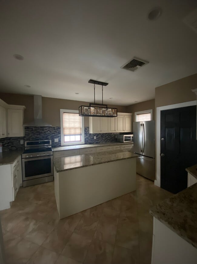 220 Hayward Pl, Unit Floor 2
