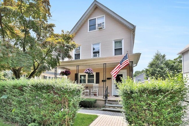 property at 747 Pelhamdale Ave