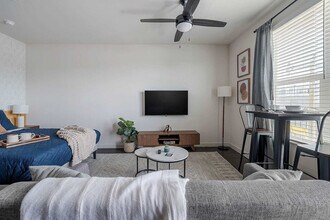 2232 Empire Central Dr in Dallas, TX - Building Photo - Building Photo