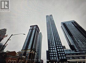 395 Square One Dr in Mississauga, ON - Building Photo