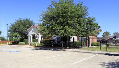 Reed Parque Townhomes in Houston, TX - Building Photo - Building Photo