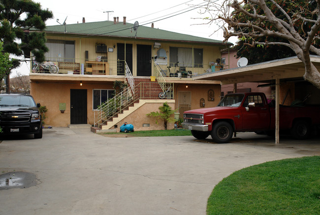 631 S Flower St in Inglewood, CA - Building Photo - Building Photo