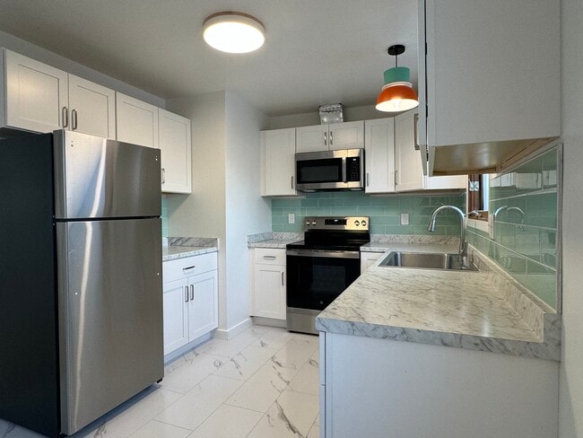 1040 E 11th Ave, Unit #3 in Anchorage, AK - Building Photo - Building Photo