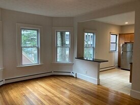 15 Trowbridge St, Unit 8L in Cambridge, MA - Building Photo