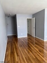 117 W 3rd Ave in Roselle, NJ - Building Photo - Building Photo
