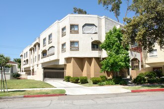 657 W California Ave in Glendale, CA - Building Photo - Building Photo